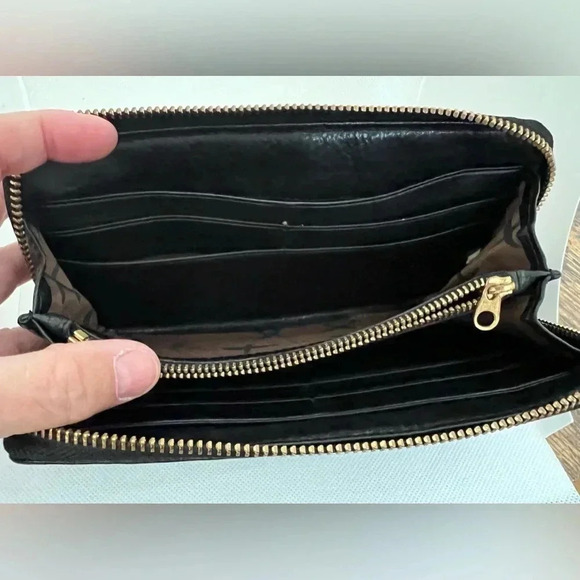 Rebecca Minkoff | ladies leather wallet. - Picture 9 of 15